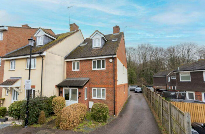 4 Bedroom Town House To Rent In Fullerton Close, Markyate, St Albans, AL3