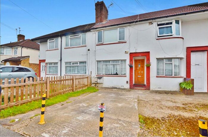 2 Bedroom Flat For Sale In Cornwall Avenue, Slough, SL2