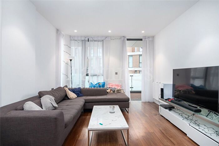 3 Bedroom Flat To Rent In Hornbeam House, Quebec Way, London, SE16