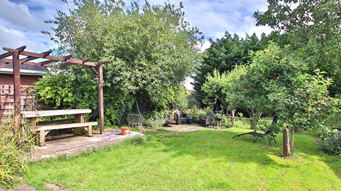 3 Bedroom Semi-Detached House For Sale In Paxhill Lane, Twyning, Tewkesbury, GL20
