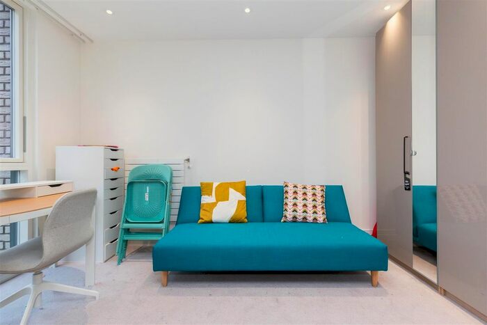 3 Bedroom Flat To Rent In Queenshurst Square, Kingston Upon Thames, KT2