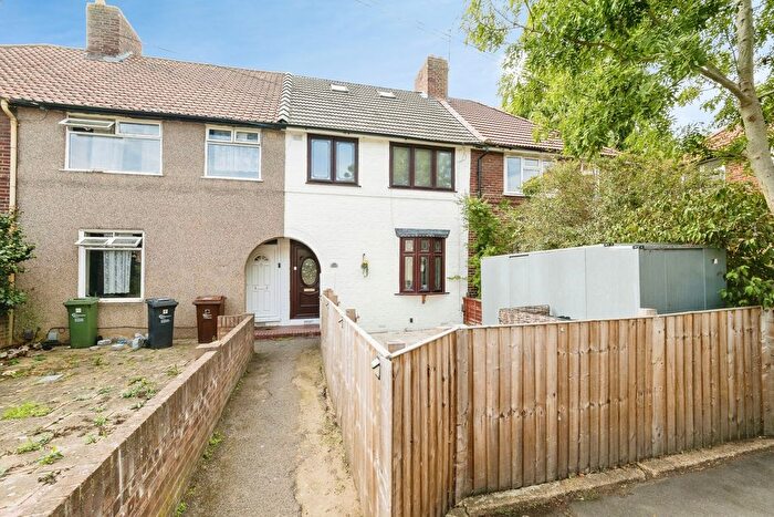 5 Bedroom Terraced House For Sale In Wood Lane, Dagenham, RM8
