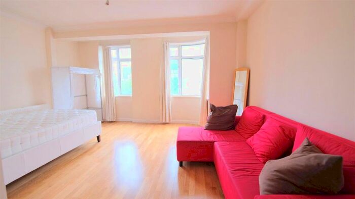 Studio To Rent In Euston Road, London, NW1