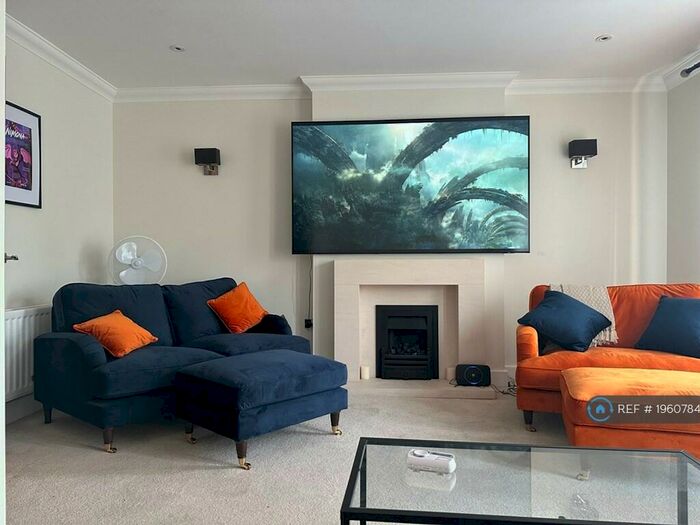 4 Bedroom Terraced House To Rent In Whitstone Lane, London, BR3