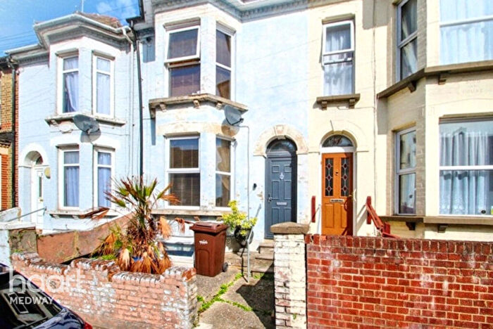 3 Bedroom Terraced House For Sale In Luton Road, Chatham, ME4