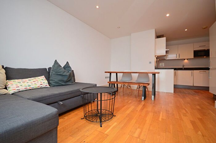 1 Bedroom Flat To Rent In Trafalgar Point, Islington, N1