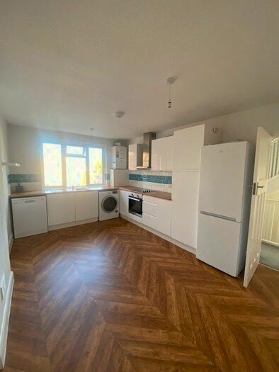 4 Bedroom Flat To Rent In Ewell Road, Surbiton, KT6