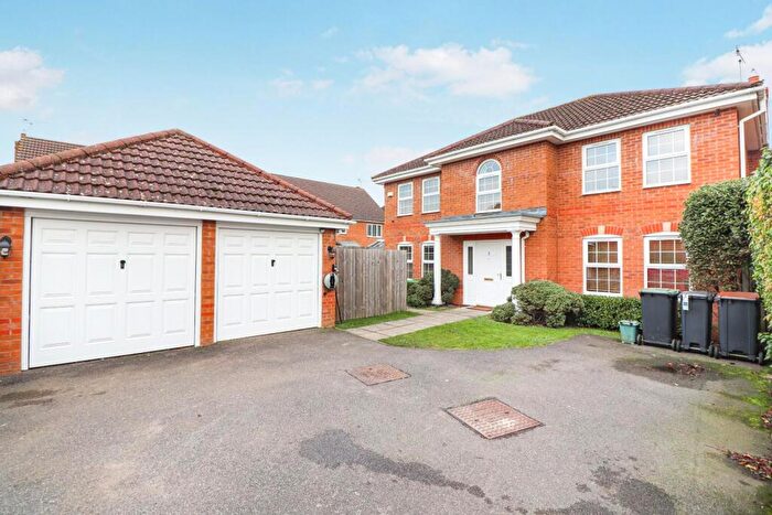 4 Bedroom Detached House For Sale In Comfrey Close, Rushden, NN10