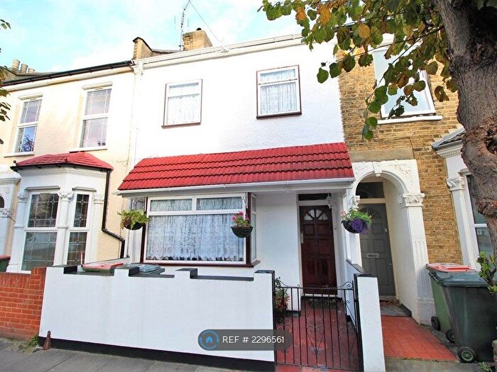 3 Bedroom Terraced House To Rent In Mathews Park Avenue, London, E15