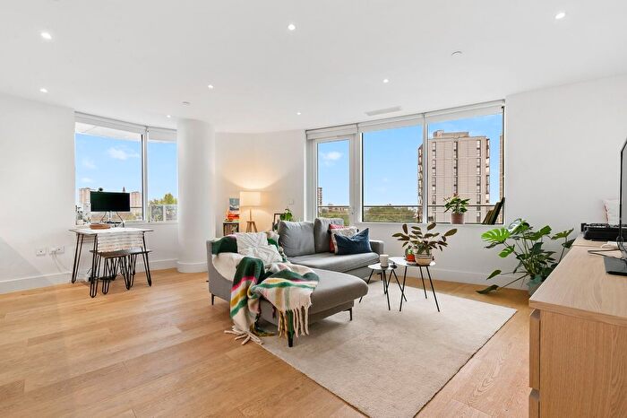 2 Bedroom Flat To Rent In Lombard Wharf, Lombard Wharf, SW11