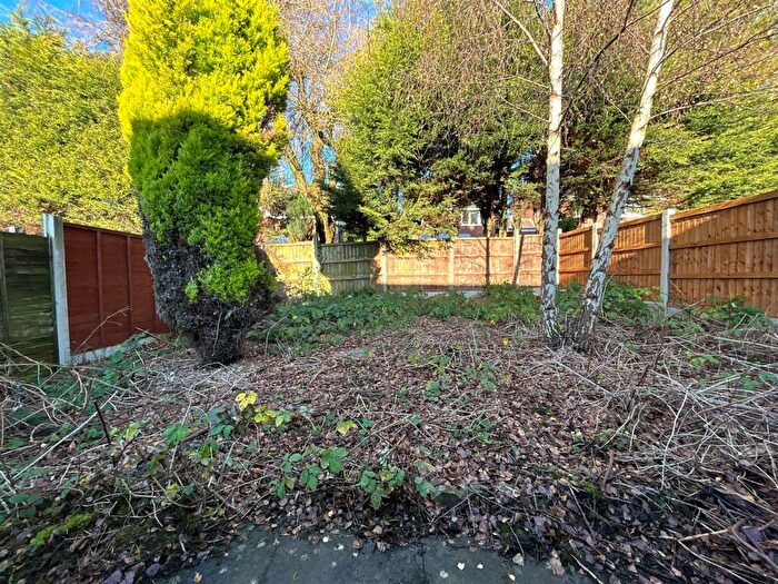 2 Bedroom Bungalow For Sale In Johnsons Grove, Oldbury, B68