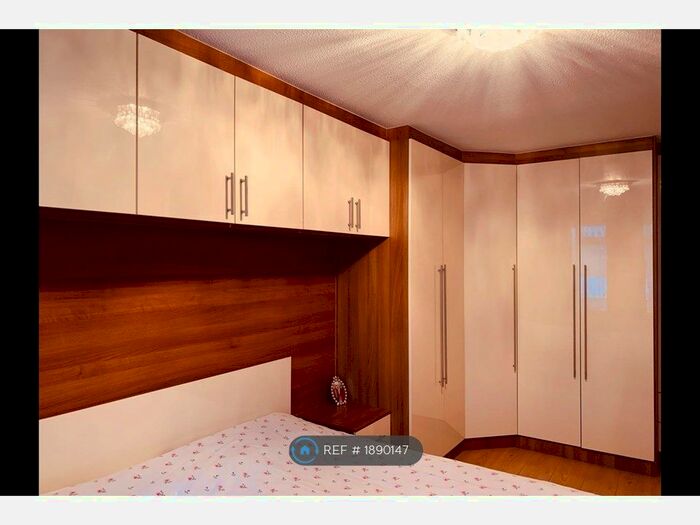 3 Bedroom Terraced House To Rent In Croydon, Turnpike Link, CR0