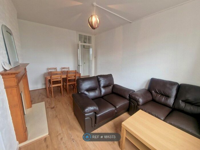 4 Bedroom Flat To Rent In Jebb Avenue, London, SW2