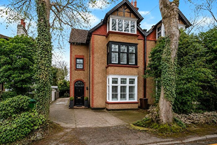 3 Bedroom Flat To Rent In Worple Road, Epsom, Surrey, KT18