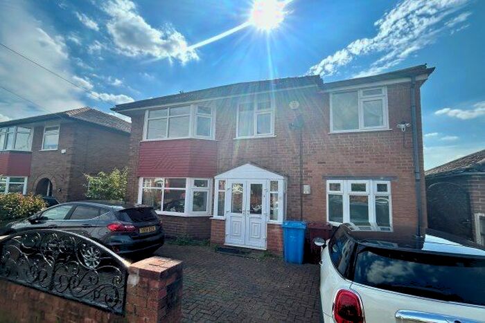 6 Bedroom Property To Rent In Caxton Road, Manchester, M14