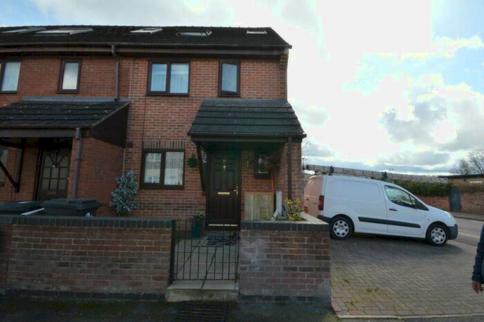 4 Bedroom House To Rent In Courtsknap Court, Swindon, SN1