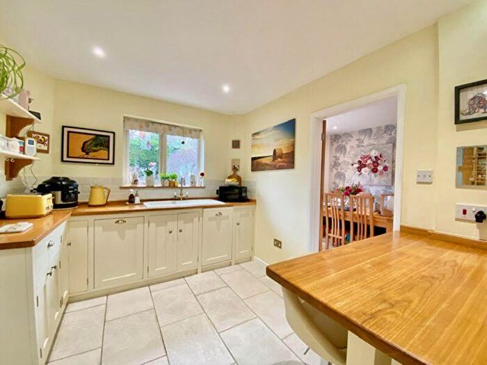 3 Bedroom Detached Bungalow For Sale In Stunning And Spacious Bungalow - Excellent Location, NG33