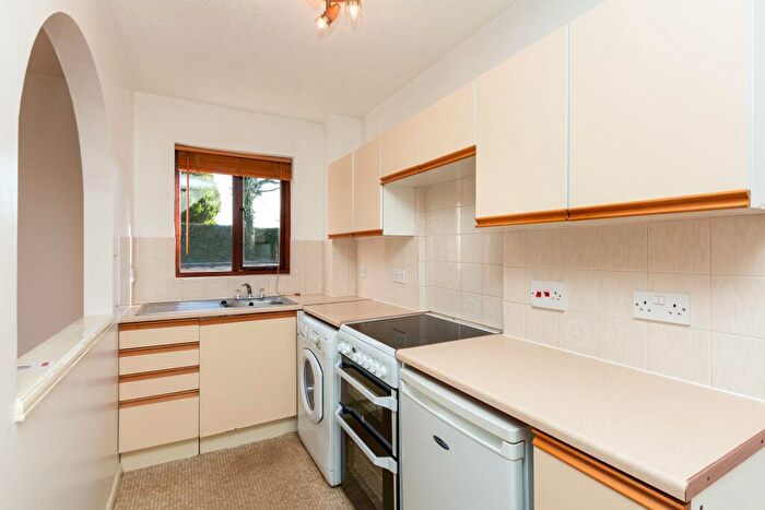 1 Bedroom Maisonette To Rent In Dorchester Court, Oriental Road, GU22