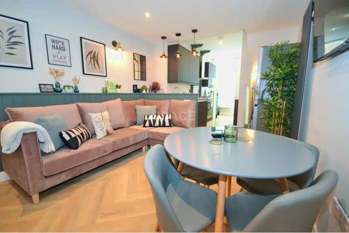 4 Bedroom End Of Terrace House To Rent In Lincoln Road, Reading, RG2