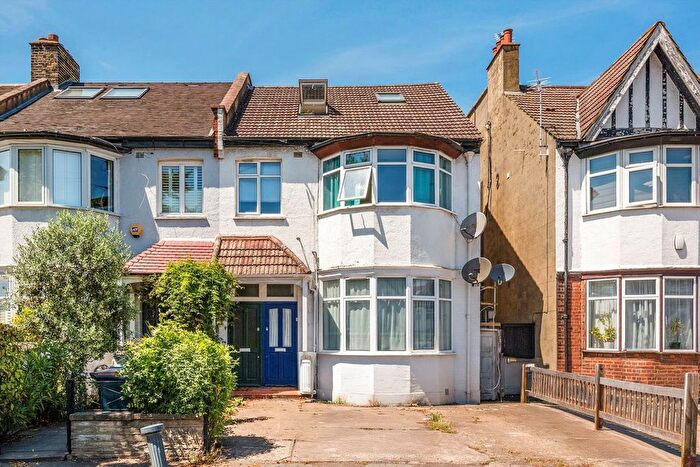 3 Bedroom Flat To Rent In All Souls Avenue, Kensal Rise, NW10