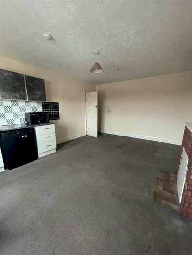 Studio To Rent In Wood Lane, Dagenham, RM8