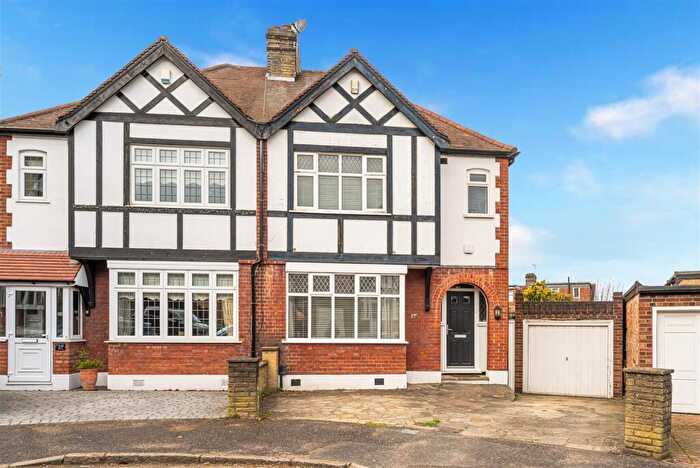 3 Bedroom Semi Detached House For Sale In Frinton Drive, Woodford Green, IG8