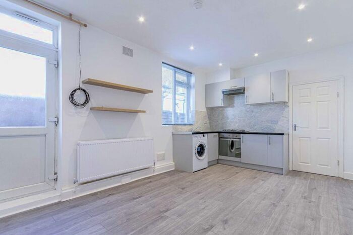 Studio To Rent In Uxbridge Road, W7