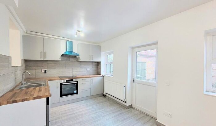 7 Bedroom Terraced House To Rent In Garnet Walk, London, E6