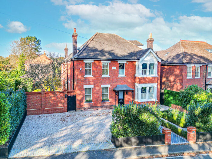 6 Bedroom Detached House For Sale In Priests Lane, Brentwood, CM15