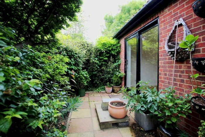 1 Bedroom Flat To Rent In Ambassador Close, Hounslow, TW3