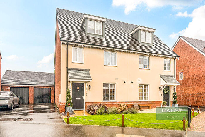 4 Bedroom Semi Detached House For Sale In Ryder Way, Flitwick, Bedford, MK45