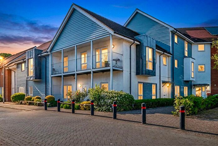 2 Bedroom Flat For Sale In Howden Drive, Row Town, KT15