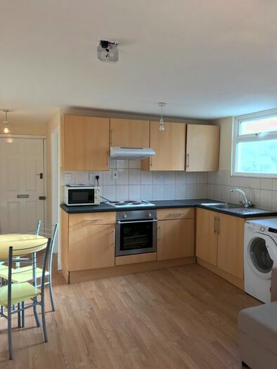 1 Bedroom Flat To Rent In Hanworth Road, Hounslow, London, TW3
