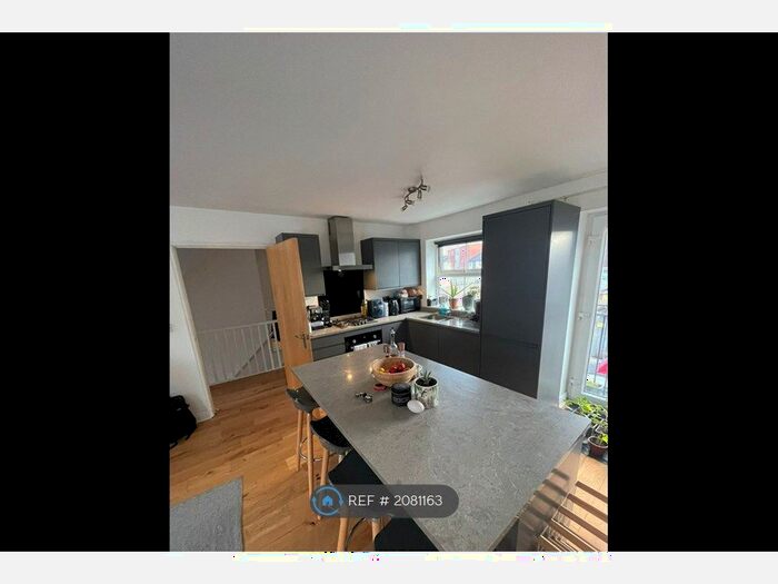 3 Bedroom Semi-Detached House To Rent In Dragonfly Close, Bristol, BS15