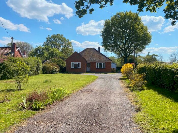 3 Bedroom Detached House For Sale In Winsor Road, Winsor, Southampton, SO40