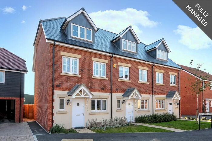 3 Bedroom End Of Terrace House To Rent In Redstart Croft, Bracknell, Berkshire, RG12