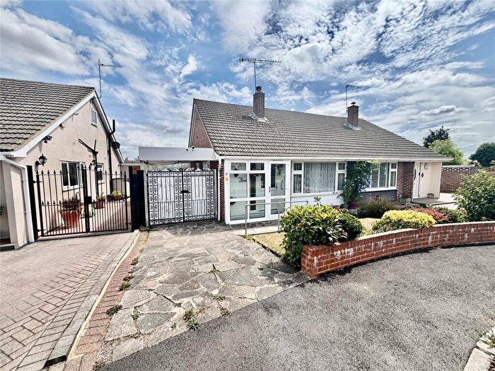 2 Bedroom Bungalow For Sale In Sicklefield Close, Waltham Cross, Hertfordshire, EN7