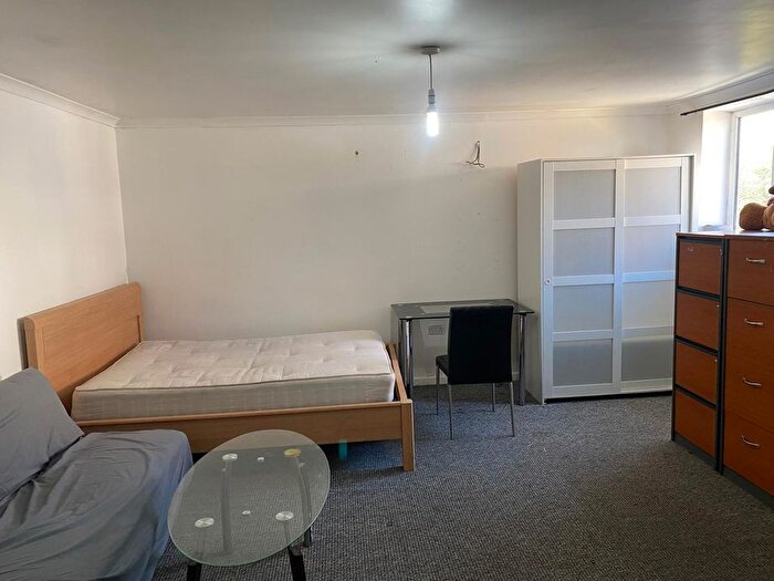 Studio To Rent In Cromwell Road, Hayes, UB3