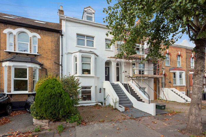1 Bedroom Flat To Rent In Stanley Road, South Woodford, E18