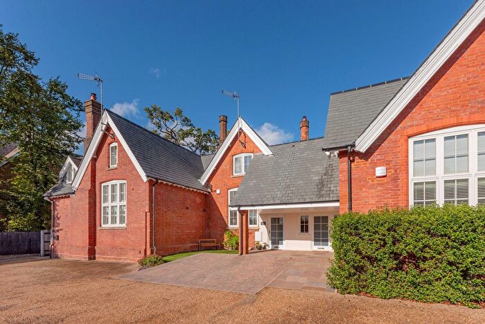3 Bedroom Cottage For Sale In The Old School House, Wokingham, RG41
