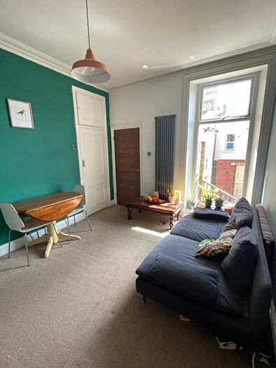 2 Bedroom Flat To Rent In Helmsley Road, Newcastle Upon Tyne, NE2