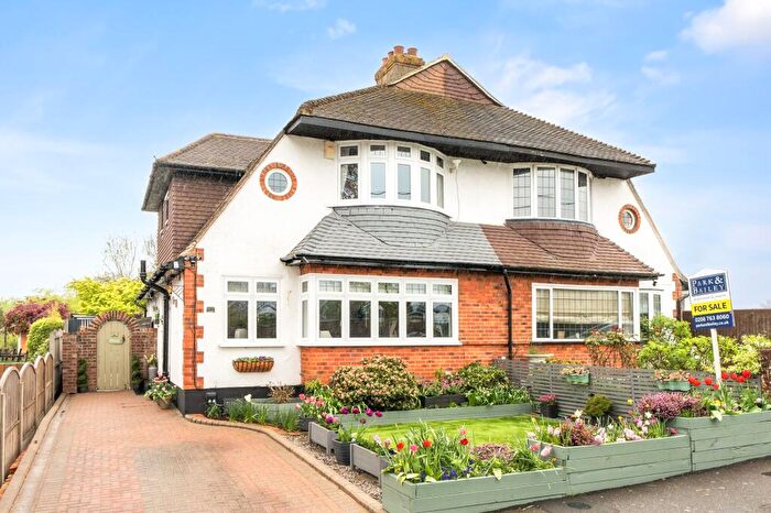 3 Bedroom Semi Detached House For Sale In Keston Avenue, Coulsdon, CR5