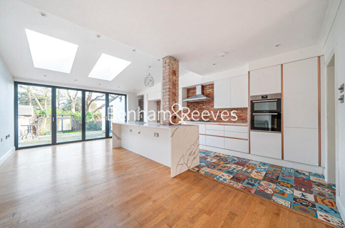 4 Bedroom Semi-Detached House To Rent In Brentmead Gardens, Ealing, NW10