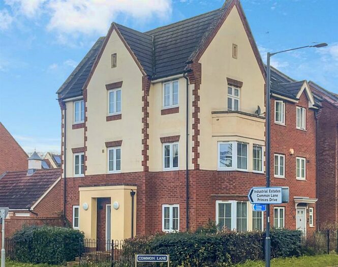 5 Bedroom Semi-Detached House To Rent In Common Lane, Kenilworth, CV8