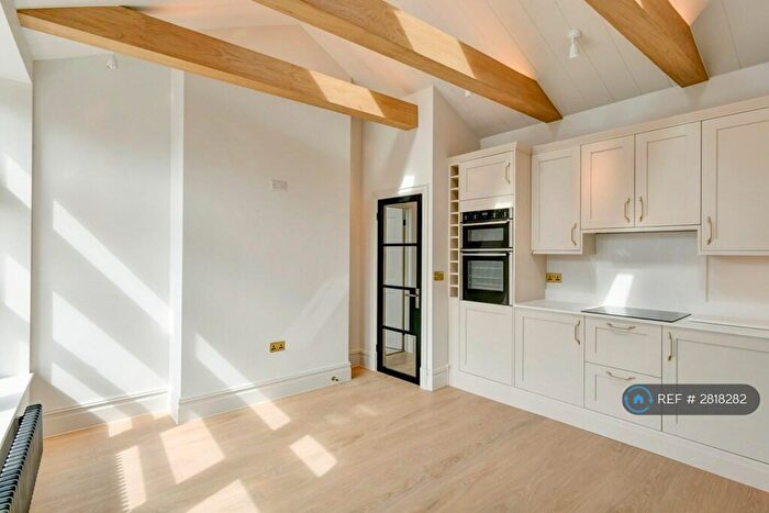 2 Bedroom Flat To Rent In North St, Bristol, BS3