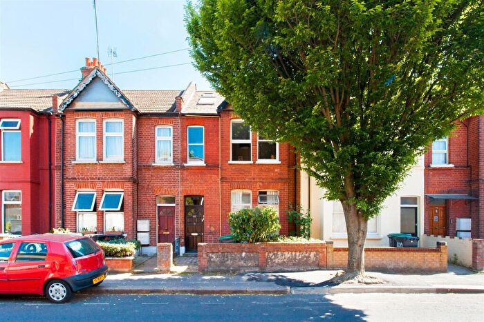2 Bedroom Flat To Rent In Hermitage Road, Manor House, N4