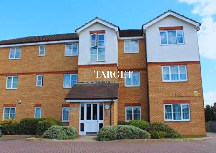 2 Bedroom Flat To Rent In Rossmore Close, Enfield, EN3