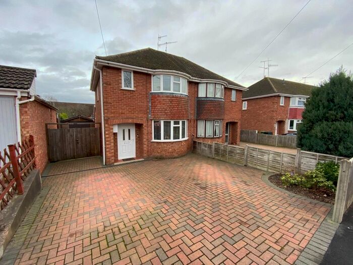 3 Bedroom Semi-Detached House To Rent In Prestwich Avenue, Worcester WR5