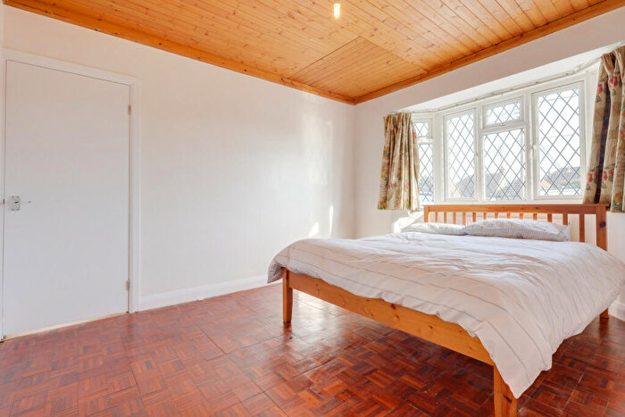 2 Bedroom Bungalow To Rent In Glenwood Avenue, Leigh-on-sea, SS9