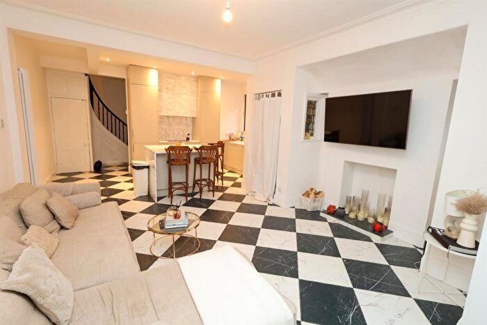 3 Bedroom Semi Detached House To Rent In Mirfield Drive, Monton, M30